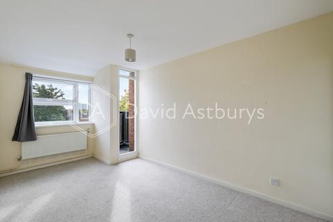 34 Outram Place, London, N1 0UX