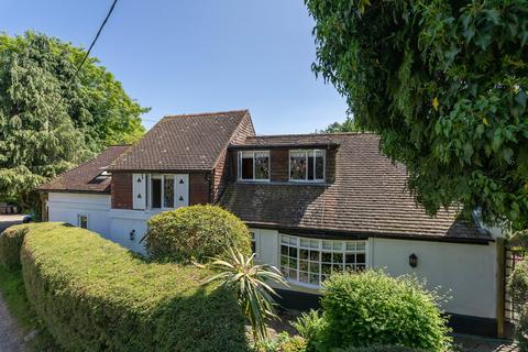 2 bedroom detached house for sale - The Coombe, Betchworth