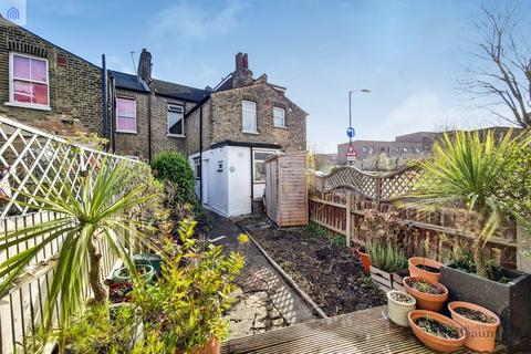 125 Bradgate Road, London, SE6 4TR