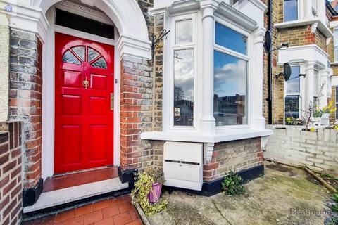 125 Bradgate Road, London, SE6 4TR