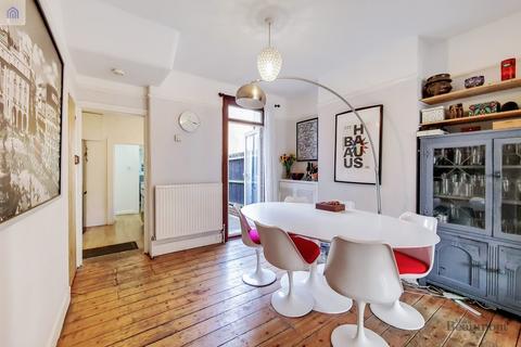 125 Bradgate Road, London, SE6 4TR