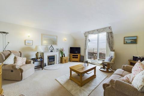 2 bedroom flat for sale - West Parade, Worthing BN11