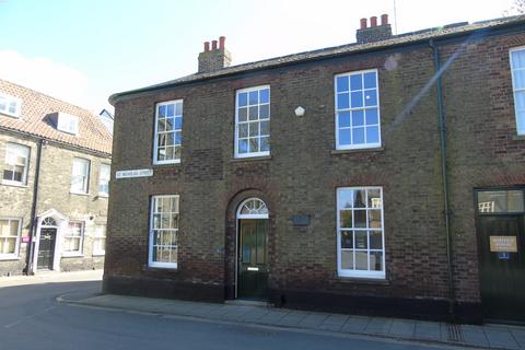 3 bedroom semi-detached house to rent, St. Nicholas Street, King's Lynn