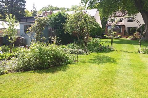4 bedroom detached house for sale, Piercing Hill, Theydon Bois