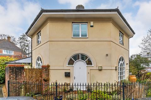 2 Bath Place, Winchester, SO22 5HH