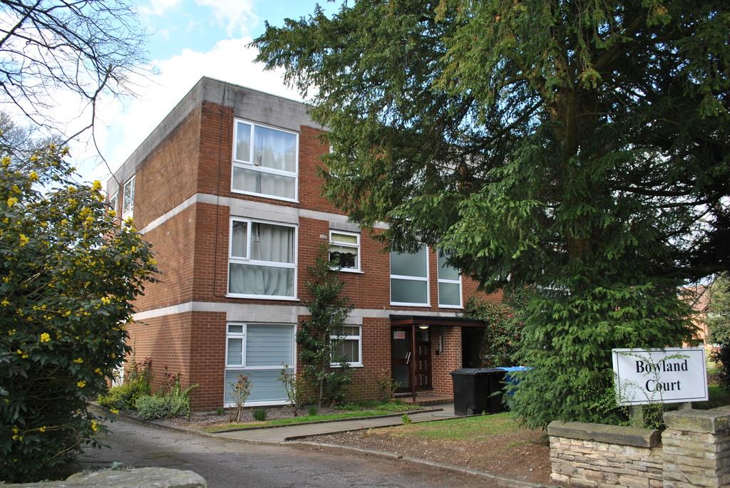 Wardle Road, Sale 2 bed ground floor flat for sale £200,000