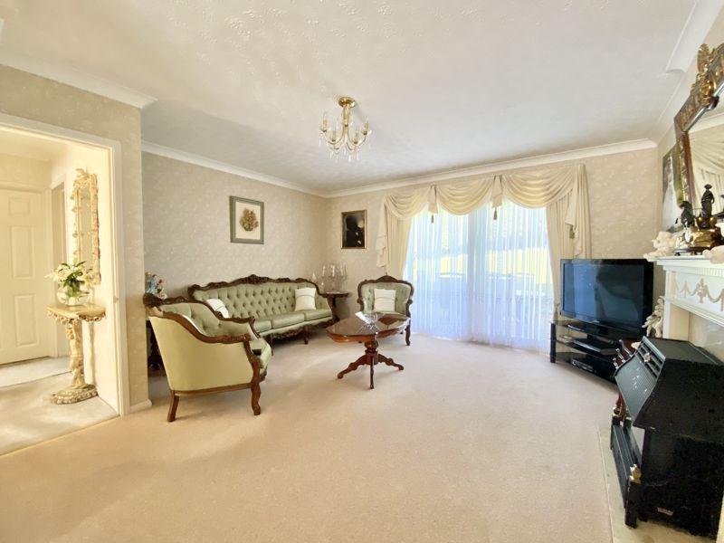 Kestrel Drive, Four Oaks, Sutton Coldfield, B74 4XW 4 bed detached