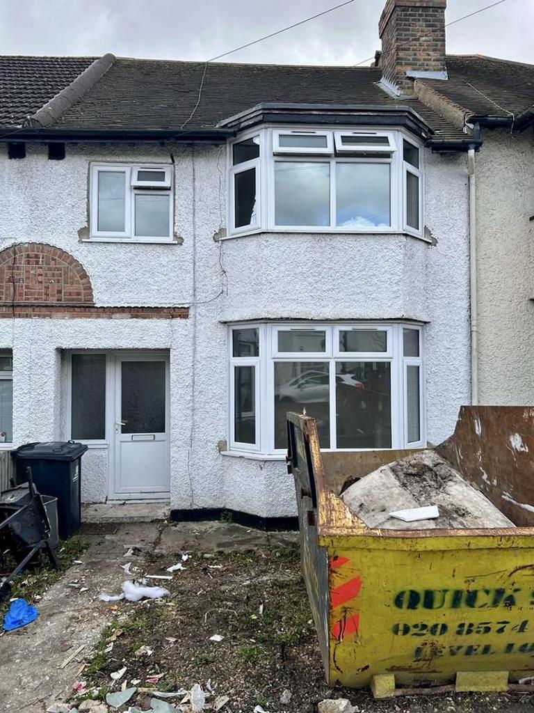 Avon Road, Greenford, UB6 9JD 3 bed terraced house £2,100 pcm (£485 pw)