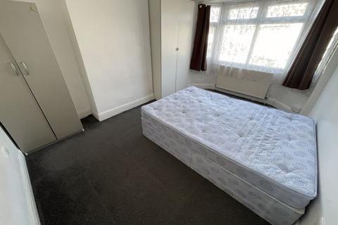 3 bedroom terraced house to rent, Avon Road, Greenford, UB6 9JD