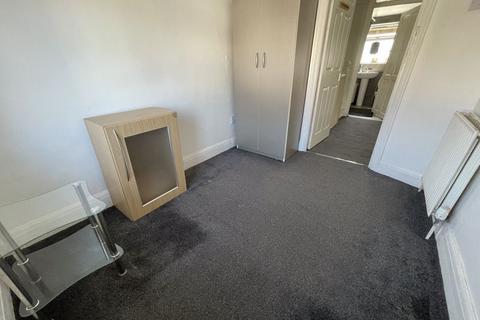 3 bedroom terraced house to rent, Avon Road, Greenford, UB6 9JD