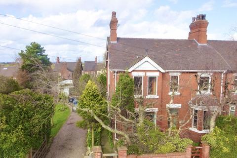4 bedroom end of terrace house for sale - New Road, Bignall End, Stoke-On-Trent, Staffordshire