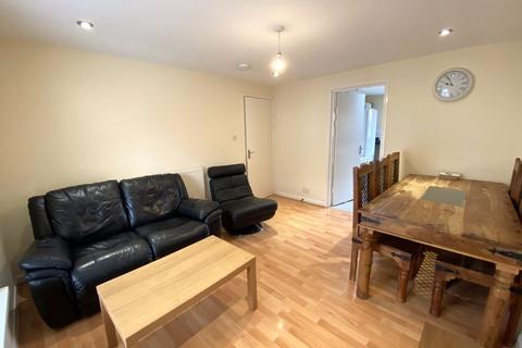 2 bedroom flat to rent, Furnished Flat. Stow Hill, Newport