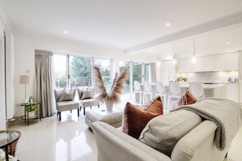 16 Poppy Walk, Waltham Cross, EN7 6TJ