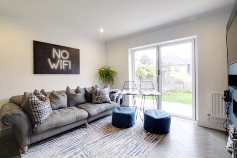 16 Poppy Walk, Waltham Cross, EN7 6TJ