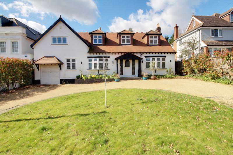 Tolmers Road, Cuffley EN6 4 bed detached house for sale £1,340,000