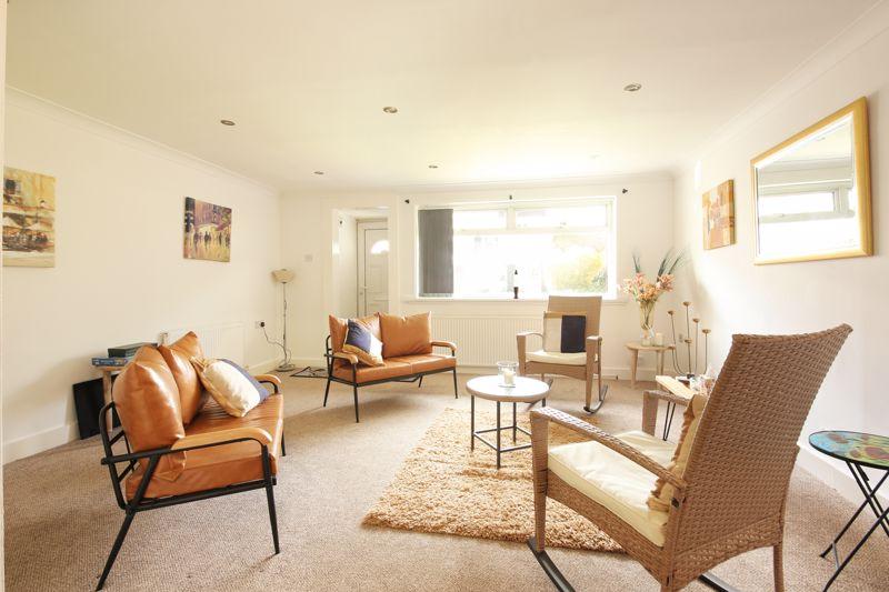 Marina Village, Runcorn 2 bed apartment £750 pcm (£173 pw)