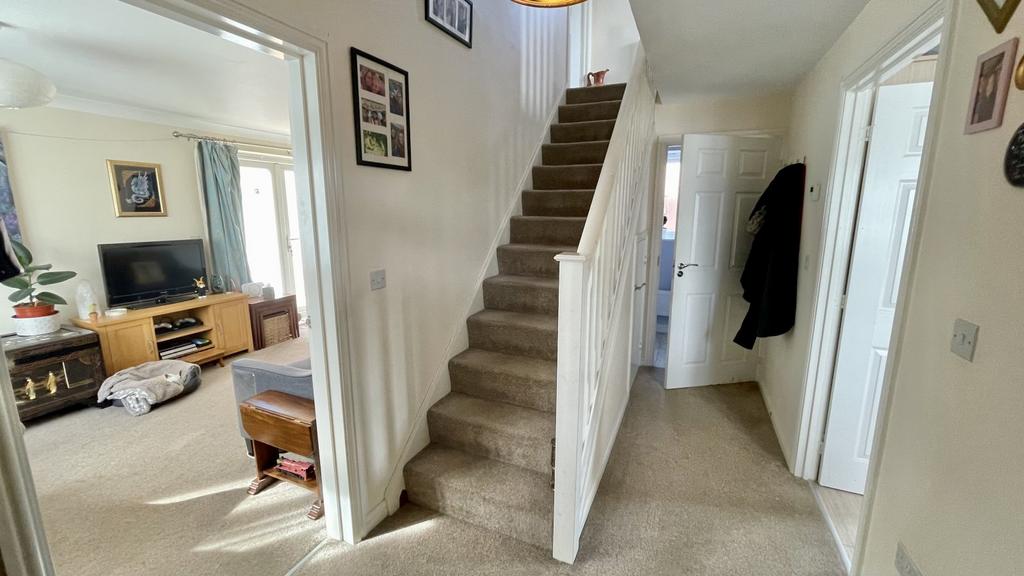 Bluebell Bank, Barnsley, S70 3 bed detached house for sale £210,000