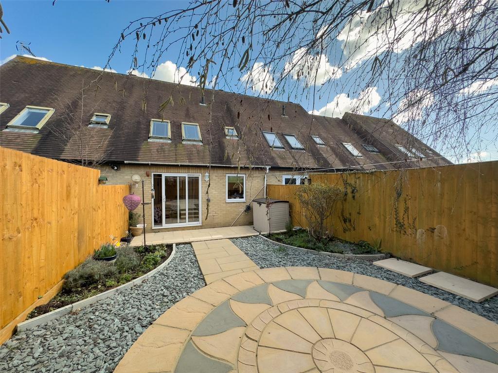 Tower Hill, Witney, Oxfordshire, OX28 3 bed terraced house for sale £