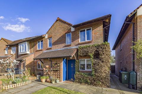 2 bedroom end of terrace house for sale - Meldone Close, Surbiton, Surrey