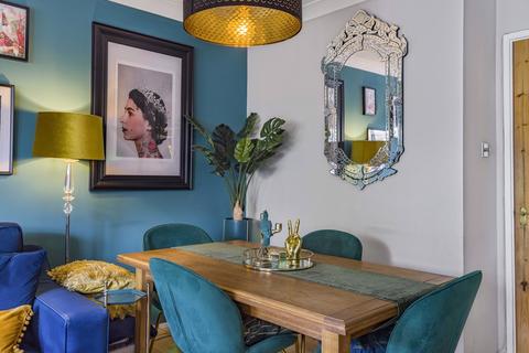 2 bedroom end of terrace house for sale - Meldone Close, Surbiton, Surrey
