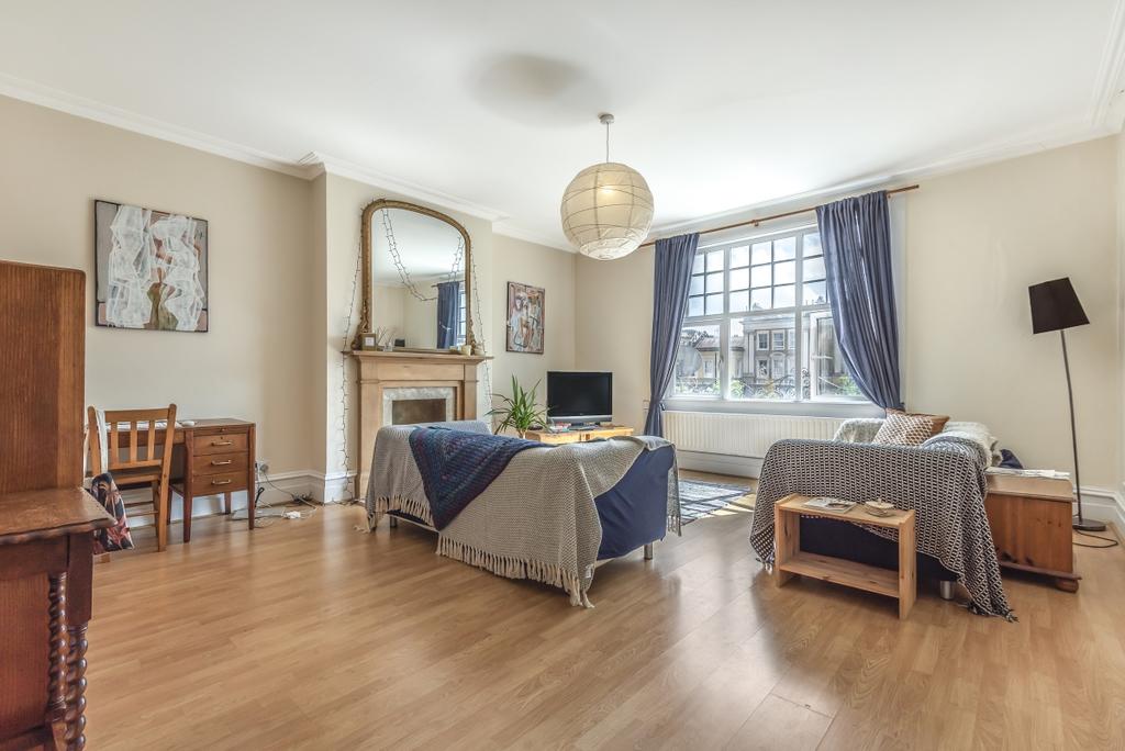 West Hill Putney SW15 2 bed flat £1,950 pcm (£450 pw)