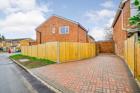 3 bedroom detached house to rent - Hadleigh Rise, Caversham, RG4