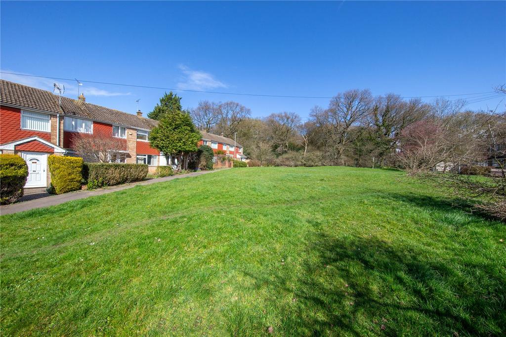 Luton, Bedfordshire LU2 3 bed end of terrace house £325,000