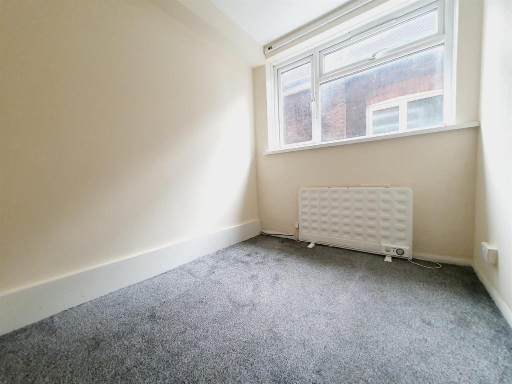 Telford Road, London 2 bed flat £1,375 pcm (£317 pw)