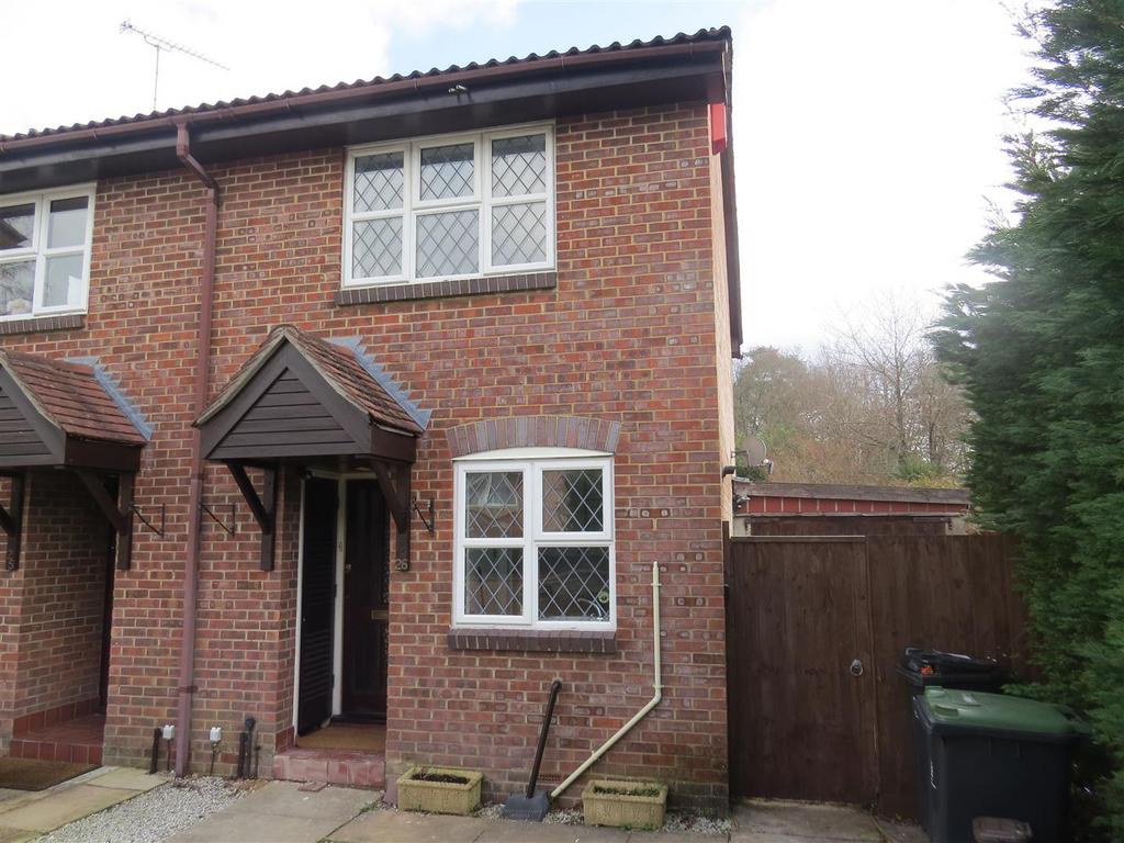 Amberwood, Ferndown 2 bed end of terrace house £1,150 pcm (£265 pw)