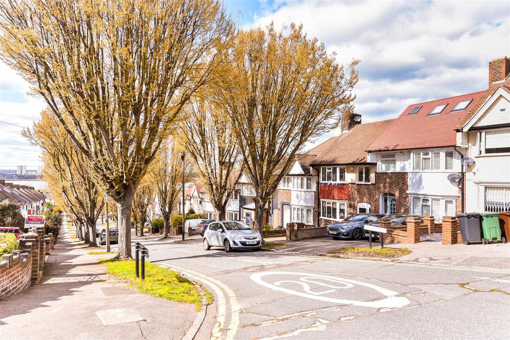 Heriot Avenue, London 3 bed house £500,000