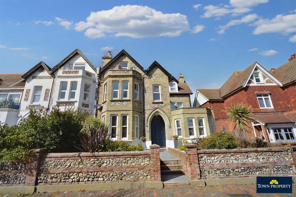 Enys Road, Eastbourne 1 bed flat for sale £175,000