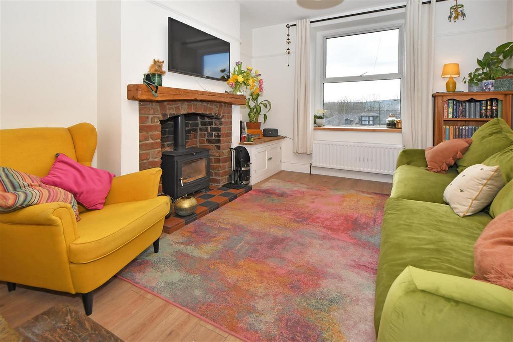 Windsor Road, Buxton 4 bed end of terrace house £229,950