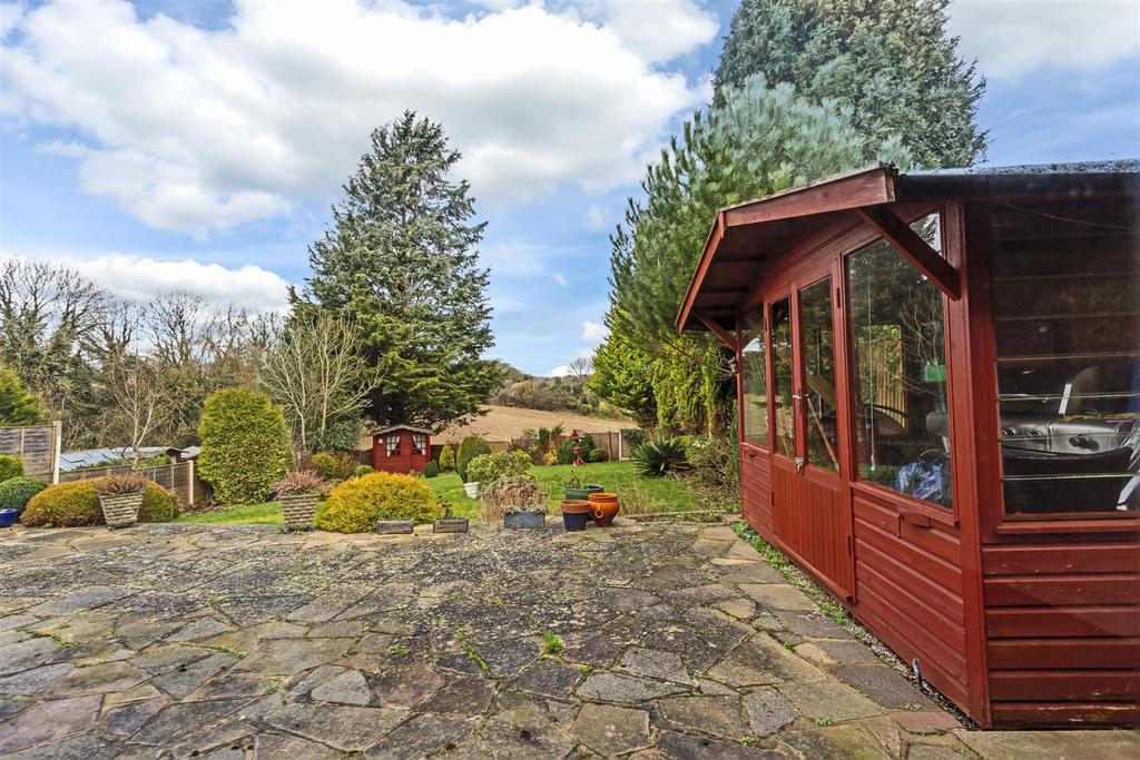 Green Lane, Lower Kingswood, Tadworth 4 bed detached bungalow to rent