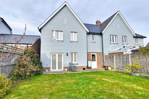 4 bedroom semi-detached house for sale, Springfield Drive, Rye