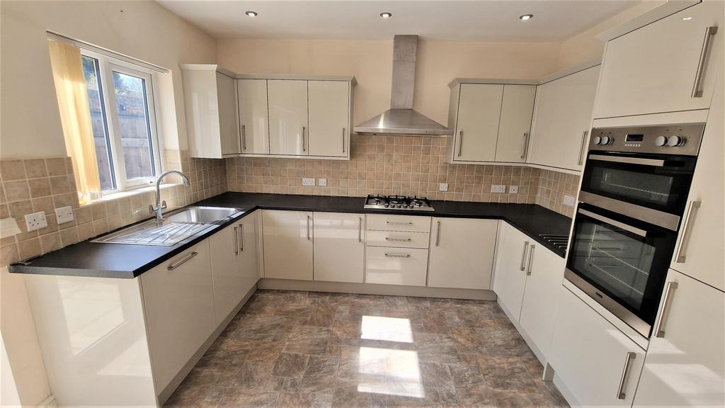Birch Grove, Chippenham 2 bed detached bungalow £350,000