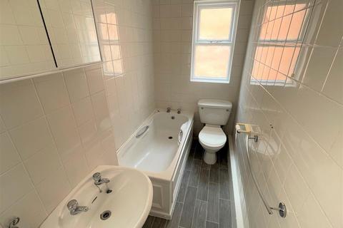 2 bedroom flat to rent, Hulme Street, Southport, Merseyside