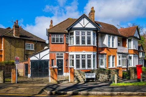 2 Blake Hall Crescent, London, E11 3RH