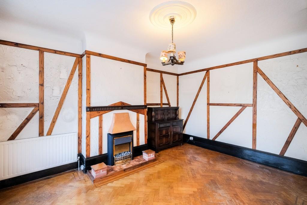 2 Blake Hall Crescent-21 resized.jpg