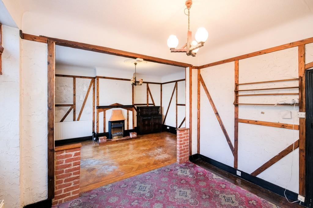 2 Blake Hall Crescent-20 resized.jpg