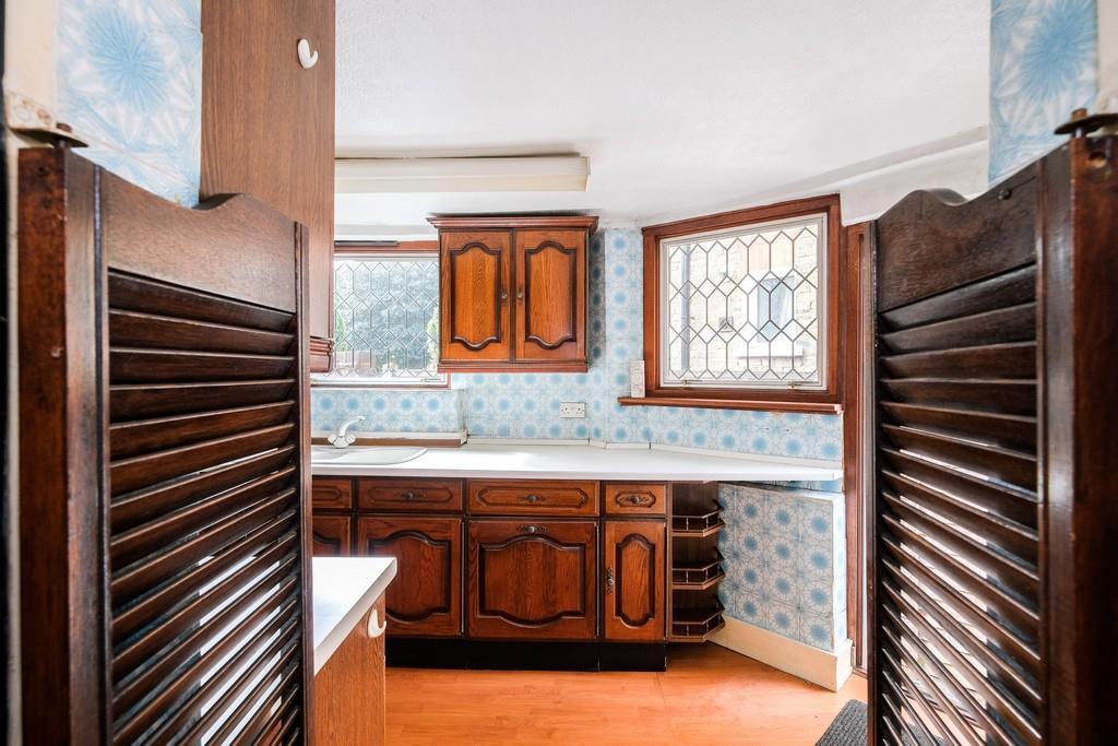 2 Blake Hall Crescent-25 resized.jpg