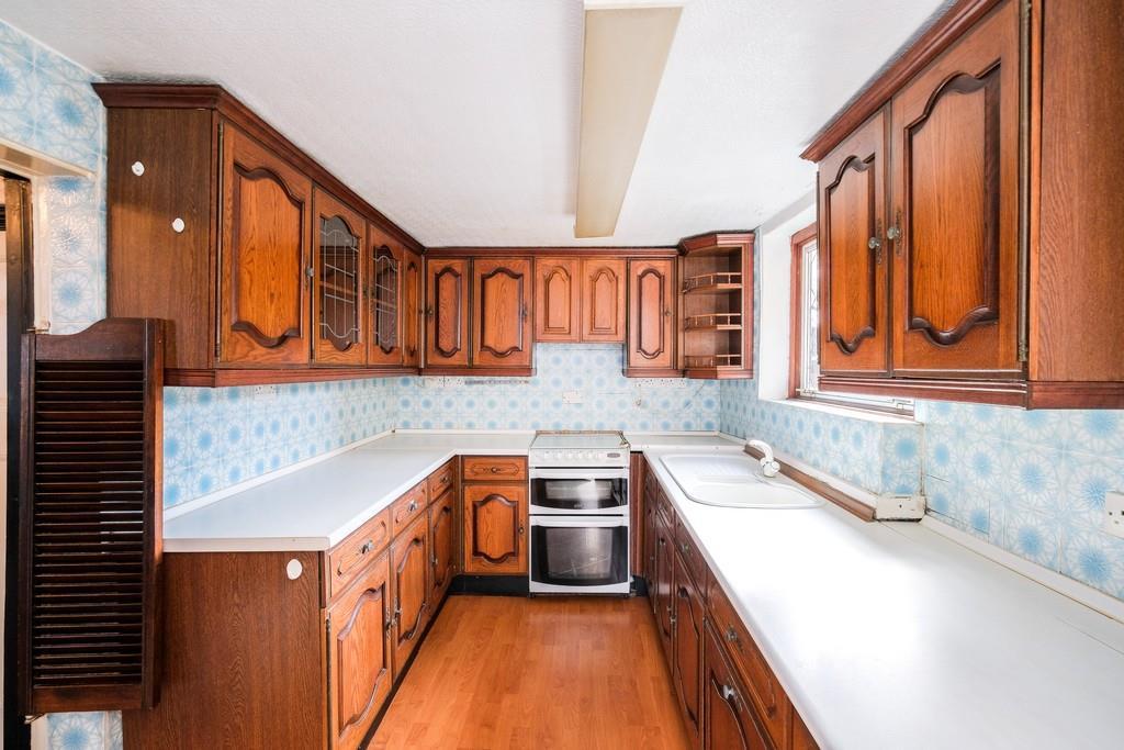 2 Blake Hall Crescent-26 resized.jpg