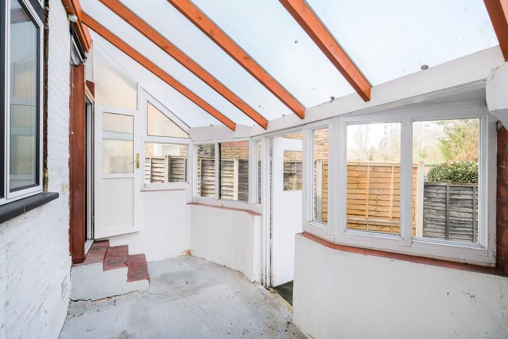 2 Blake Hall Crescent-30 resized.jpg