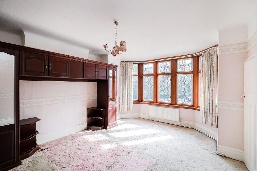 2 Blake Hall Crescent-5 resized.jpg