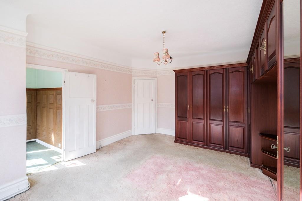 2 Blake Hall Crescent-9 resized.jpg