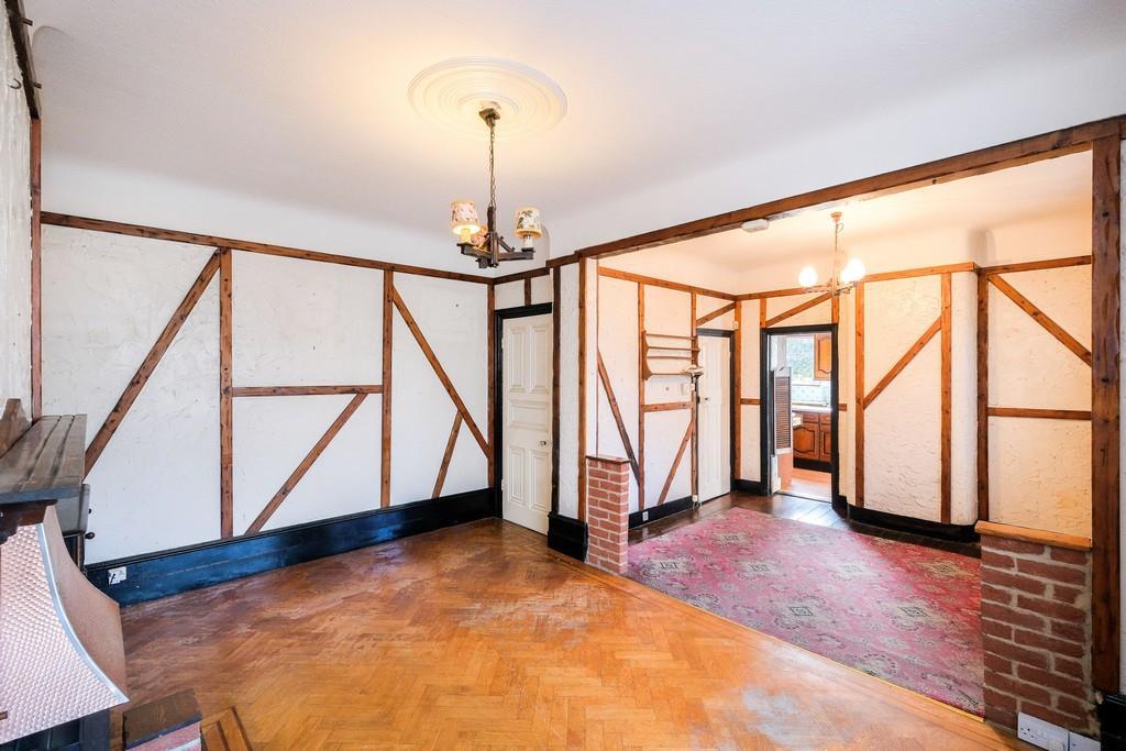 2 Blake Hall Crescent-24 resized.jpg