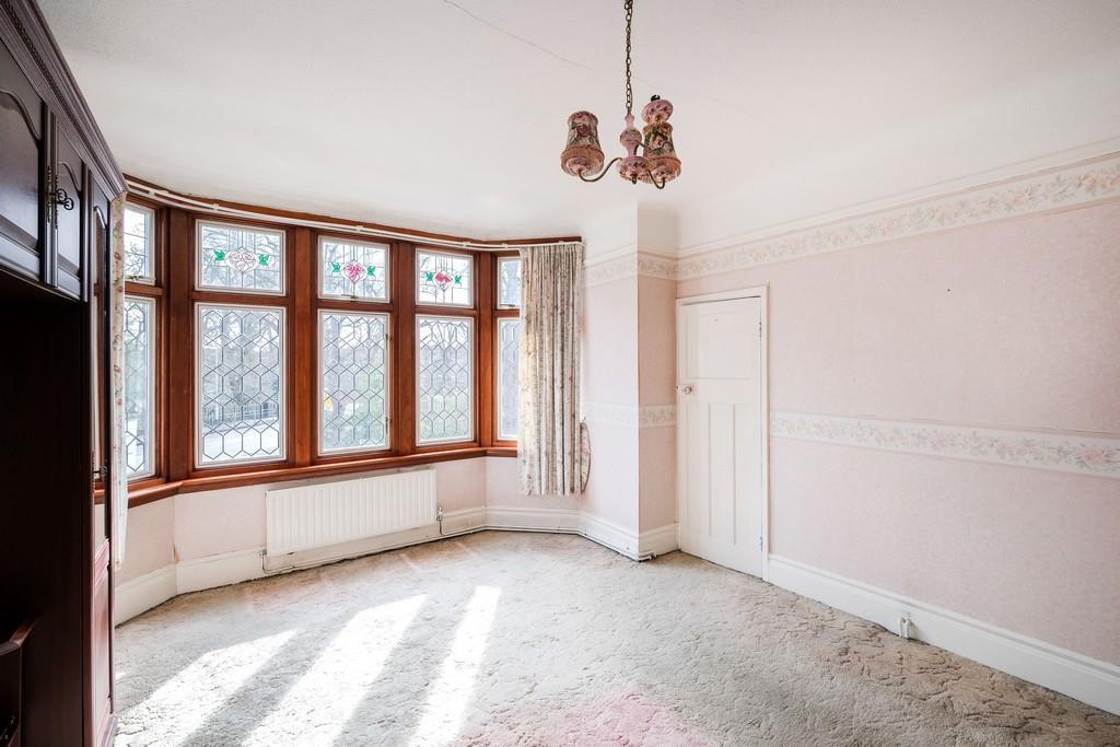 2 Blake Hall Crescent-6 resized.jpg