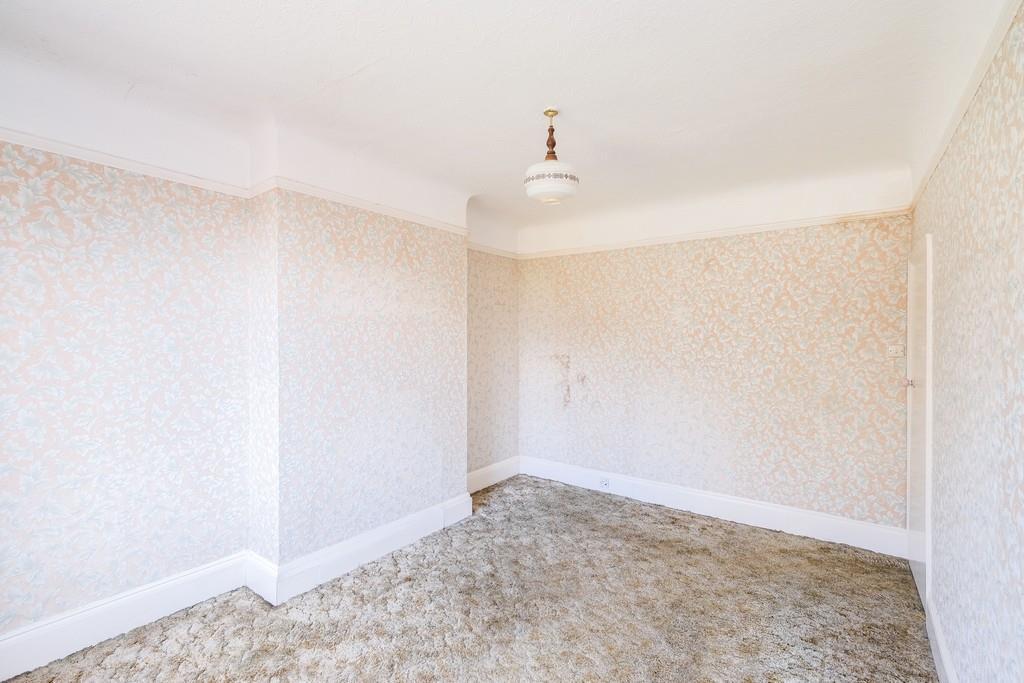2 Blake Hall Crescent-12 resized.jpg