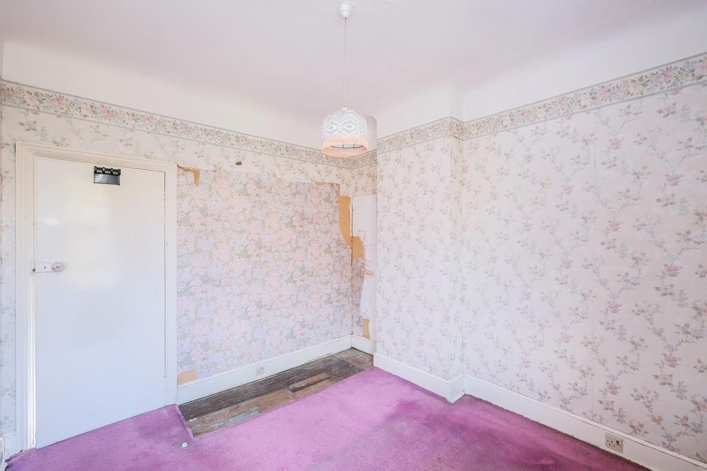 2 Blake Hall Crescent-13 resized.jpg