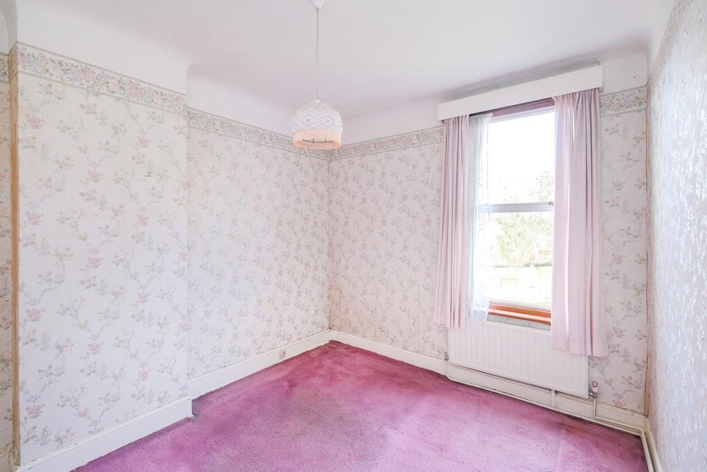 2 Blake Hall Crescent-14 resized.jpg