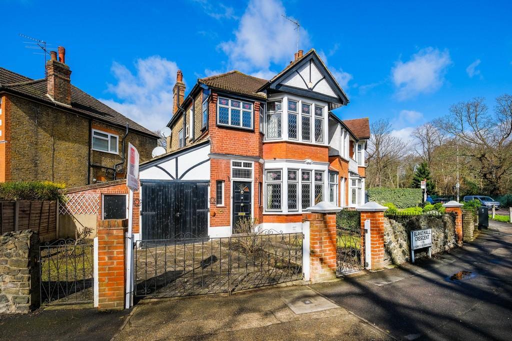 2 Blake Hall Crescent ext-6 resized.jpg